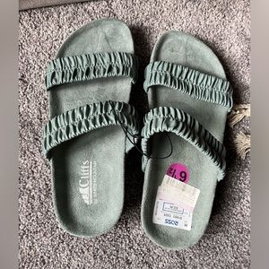 Cliffs by White Mountain